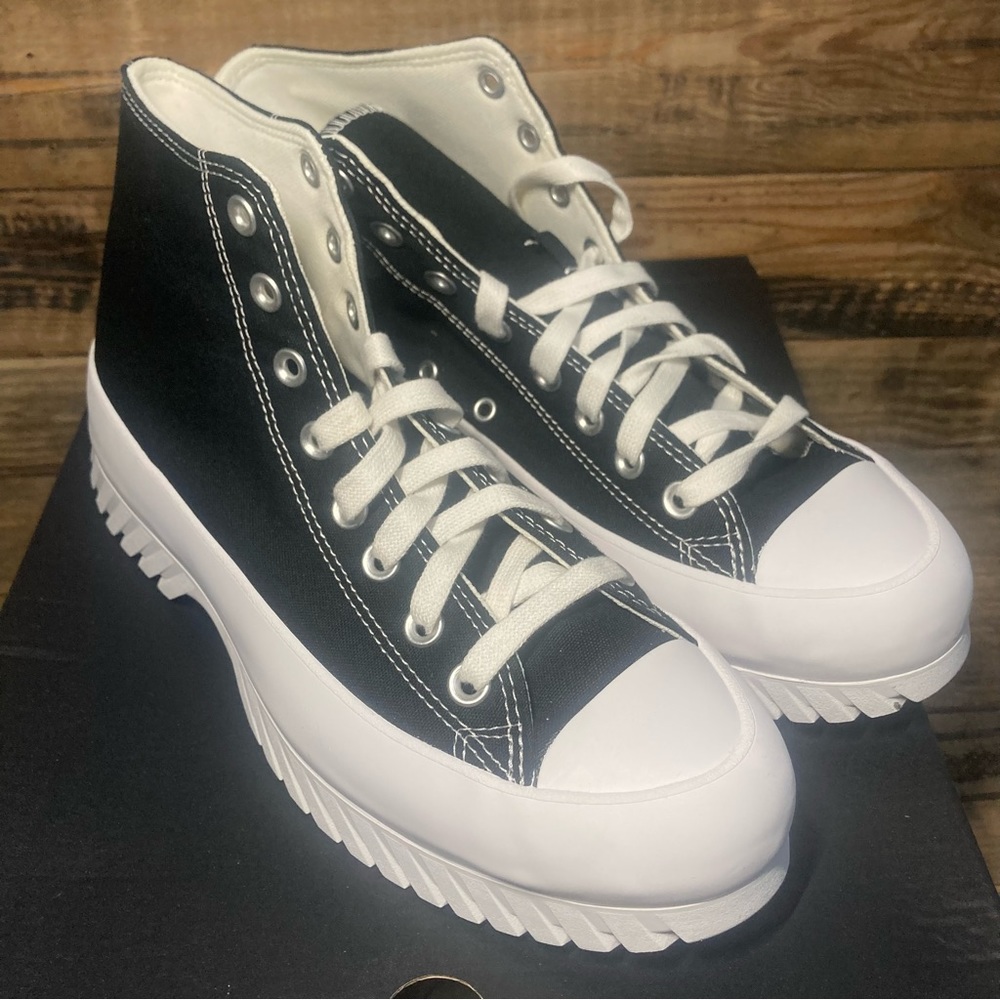 Converse Women’s Chuck Taylor All Star Lugged 2.0 Canvas Black White sz 10.5